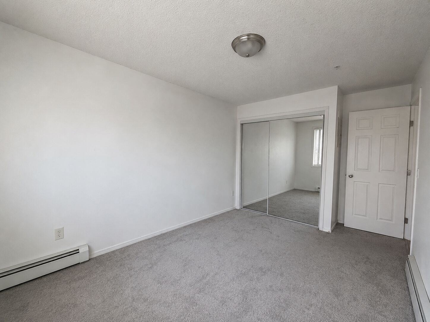 Calgary 2 bedrooms Condo Unit for rent. Property photo: 745295-1