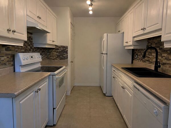 Calgary 2 bedrooms Condo Unit for rent. Property photo: 745295-2