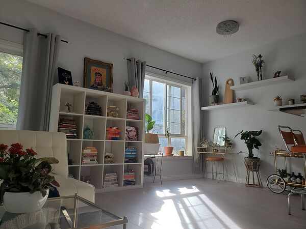 Calgary 2 bedrooms Condo Unit for rent. Property photo: 745296-2