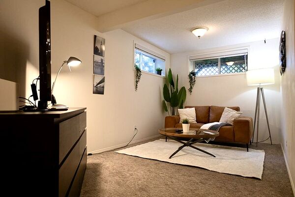 Calgary 1 bedroom Basement for rent. Property photo: 745308-2