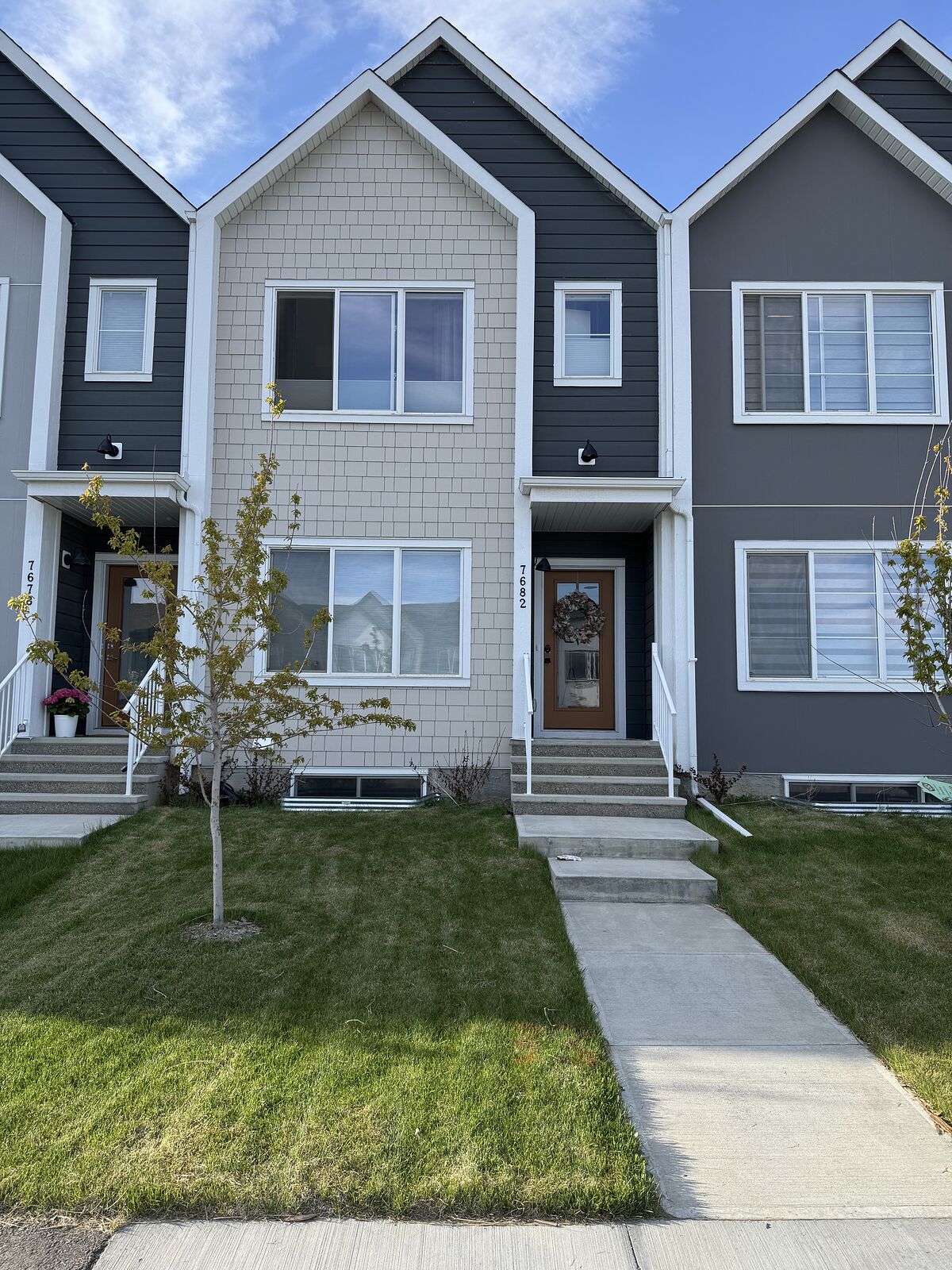 Calgary 3 bedrooms Triplex for rent. Property photo: 745367-1