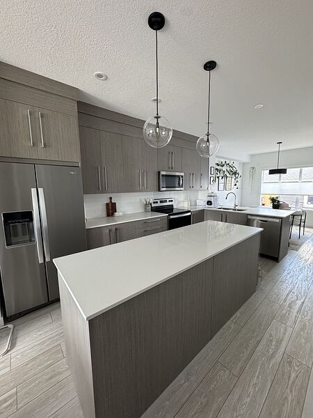Calgary 3 bedrooms Triplex for rent. Property photo: 745367-2