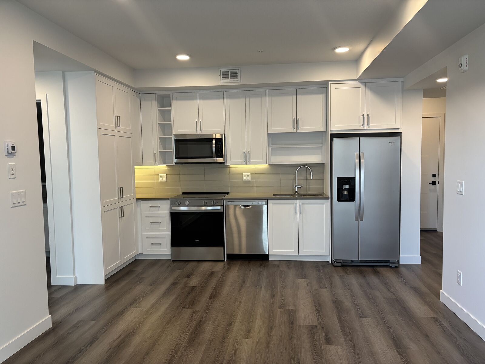 Calgary 2 bedrooms Condo Unit for rent. Property photo: 745390-1