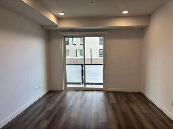 Calgary 2 bedrooms Condo Unit for rent. Property photo: 745390-2
