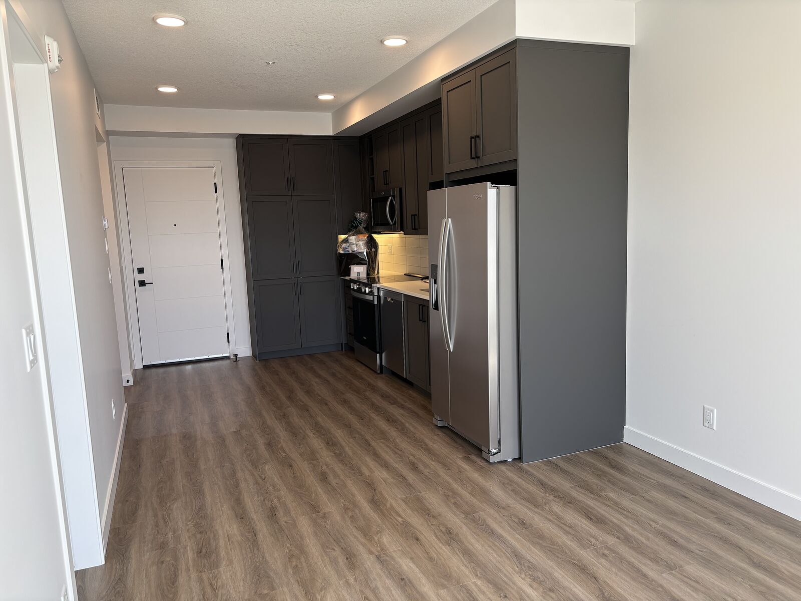 Calgary 1 bedroom Condo Unit for rent. Property photo: 745394-1