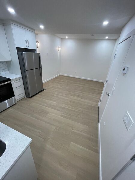 Calgary 3 bedrooms Basement for rent. Property photo: 745500-2