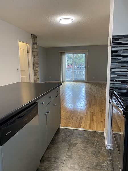 Calgary 3 bedrooms House for rent. Property photo: 745533-2