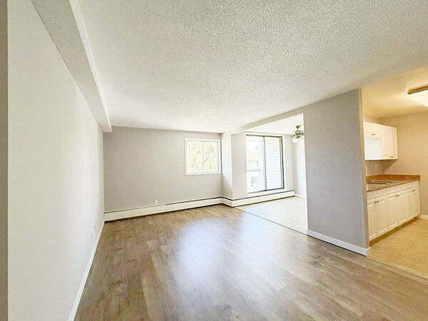 Edmonton 2 bedrooms Condo Unit for rent. Property photo: 745570-3