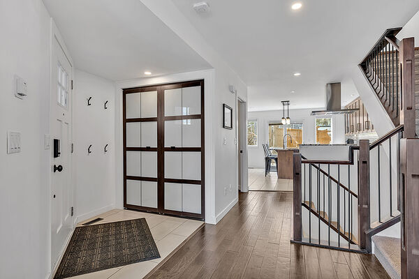 Calgary 3 bedrooms House for rent. Property photo: 745587-2