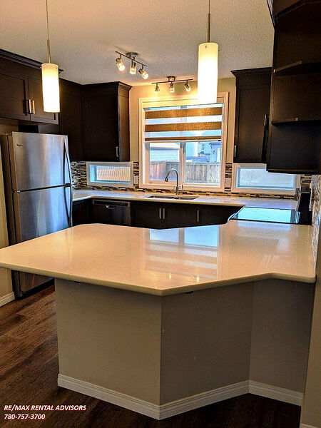 Calgary 5 bedrooms House for rent. Property photo: 745614-3