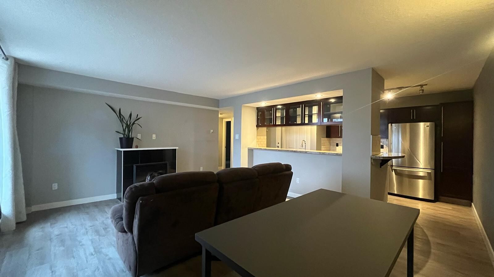 Calgary 2 bedrooms Condo Unit for rent. Property photo: 745661-1