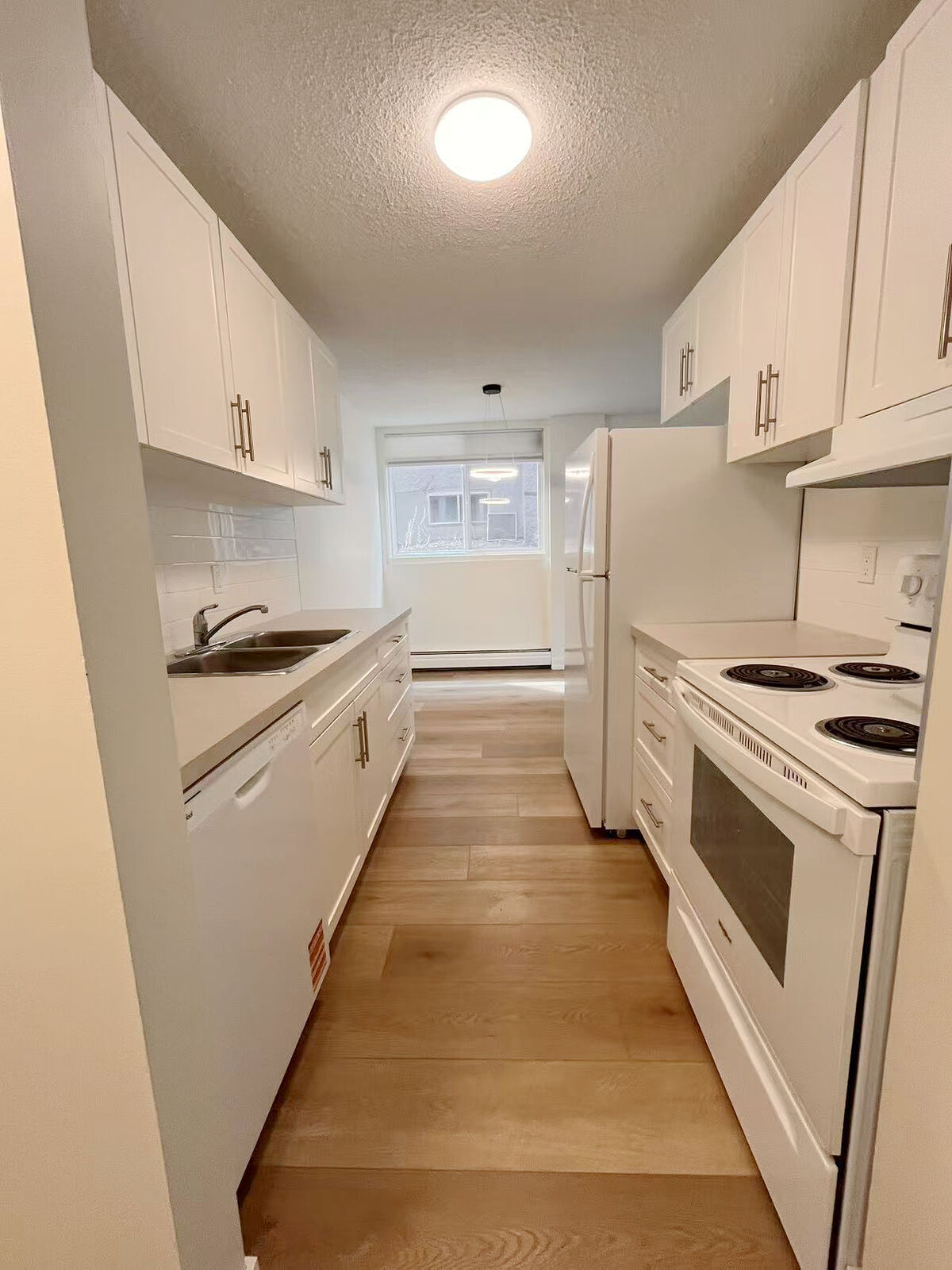 Calgary 2 bedrooms Condo Unit for rent. Property photo: 745701-1