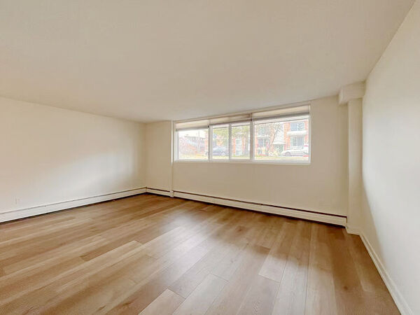 Calgary 2 bedrooms Condo Unit for rent. Property photo: 745701-2