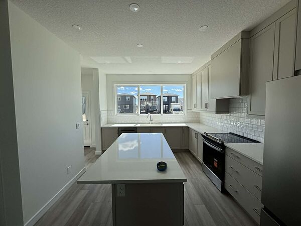 Calgary 3 + Den bedrooms House for rent. Property photo: 745768-3