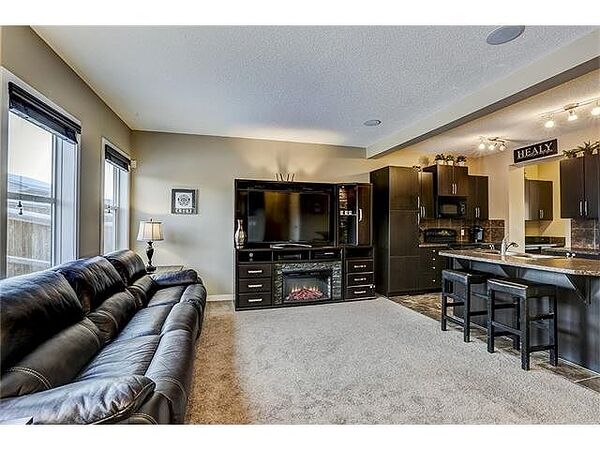 Calgary 4 bedrooms House for rent. Property photo: 745769-3