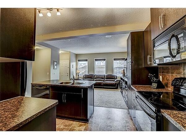Calgary 4 bedrooms House for rent. Property photo: 745769-2
