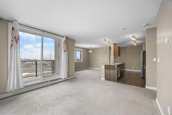 Calgary 2 + Den bedrooms Condo Unit for rent. Property photo: 745850-2