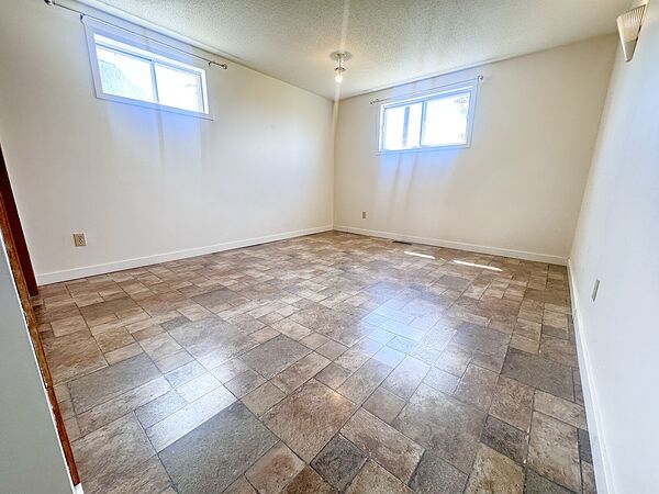 Calgary 2 bedrooms Basement for rent. Property photo: 745918-2