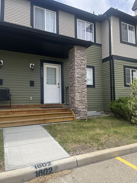 Airdrie 3 bedrooms Townhouse for rent. Property photo: 745944-2