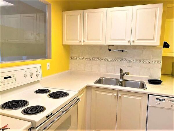 Calgary 3 bedrooms Condo Unit for rent. Property photo: 746009-2