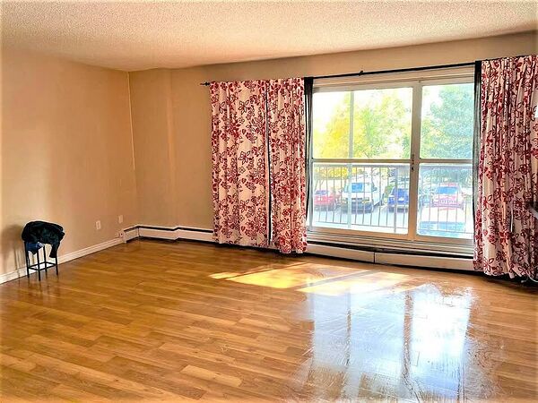 Calgary 3 bedrooms Condo Unit for rent. Property photo: 746009-3