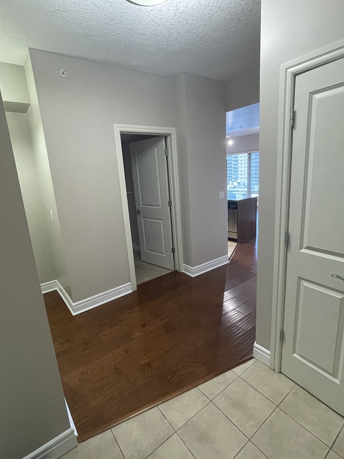 Calgary 2 bedrooms Condo Unit for rent. Property photo: 746010-1