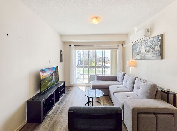 Calgary 2 bedrooms Condo Unit for rent. Property photo: 746019-2
