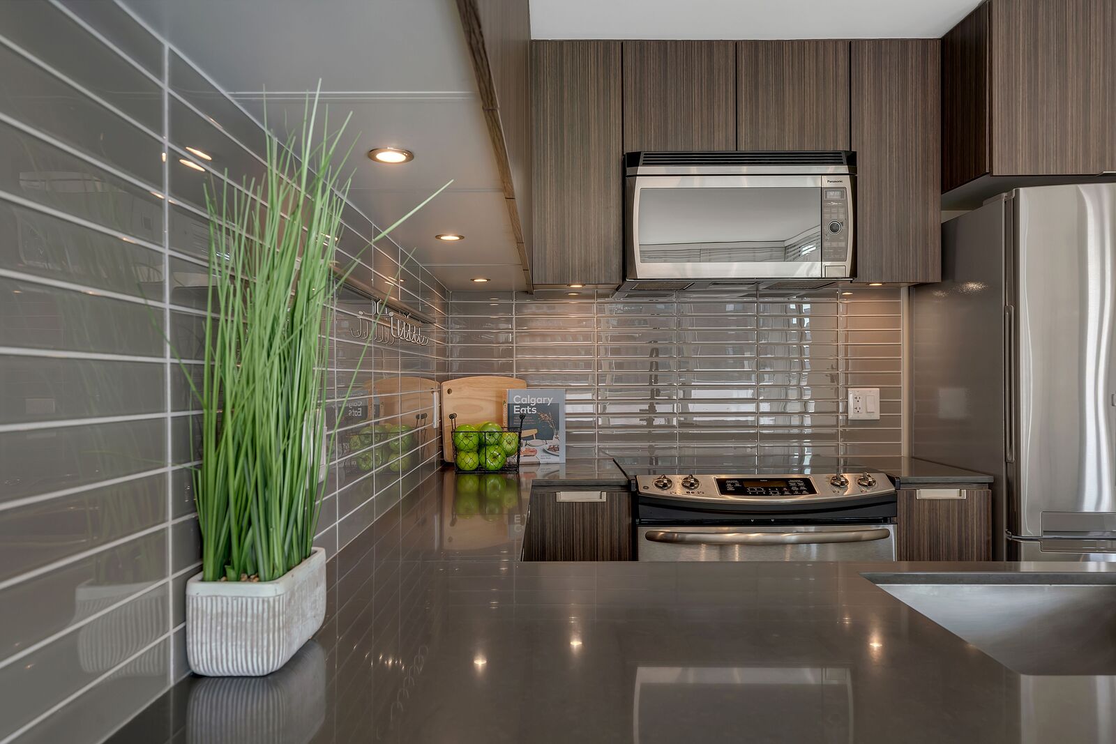 Calgary 1 + Den bedrooms Condo Unit for rent. Property photo: 746029-1