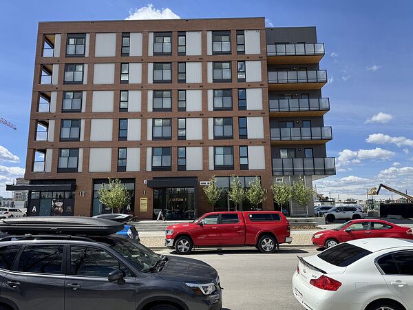 Calgary 2 bedrooms Condo Unit for rent. Property photo: 746032-3
