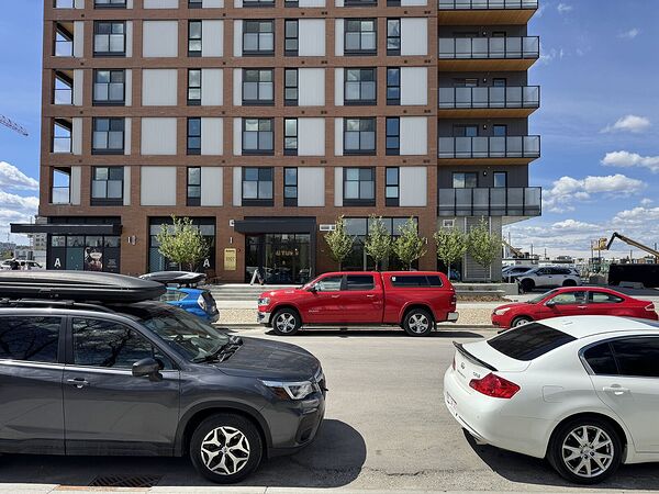 Calgary 2 bedrooms Condo Unit for rent. Property photo: 746032-2