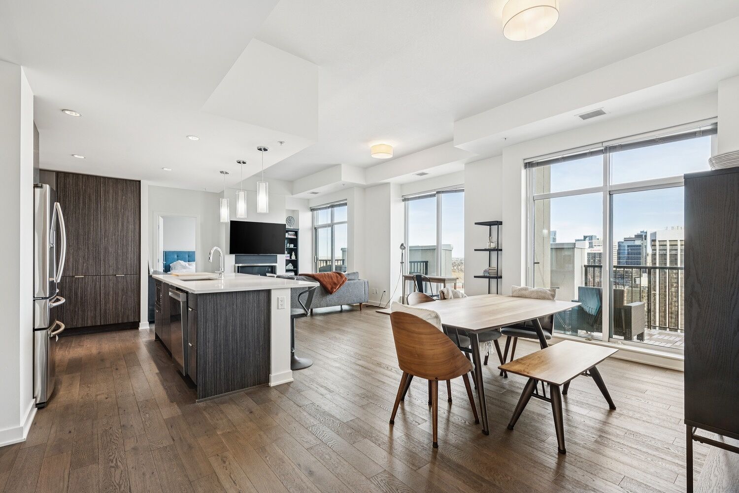 Calgary 2 bedrooms Condo Unit for rent. Property photo: 746068-1