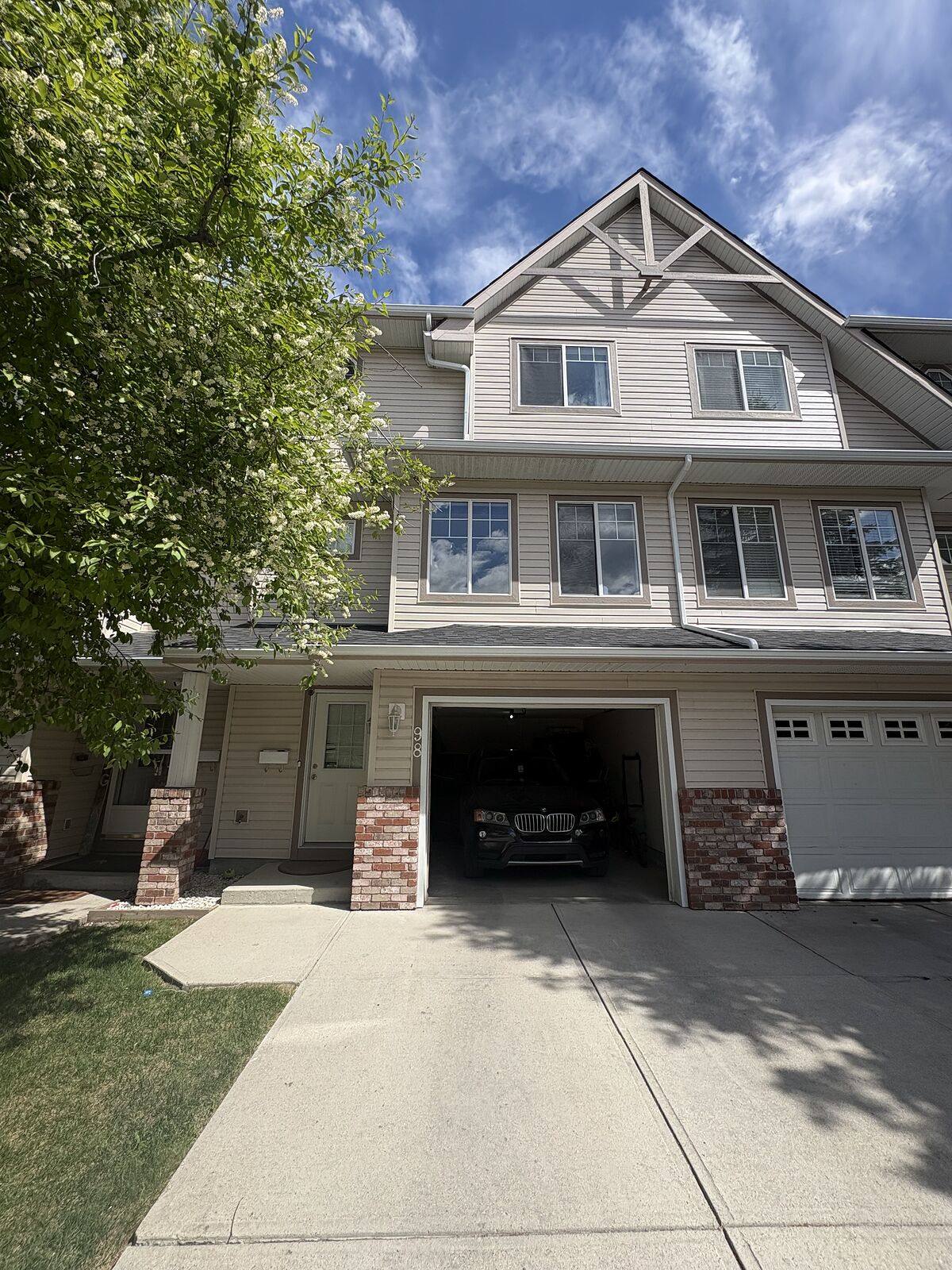 Calgary 3 bedrooms Townhouse for rent. Property photo: 746148-1