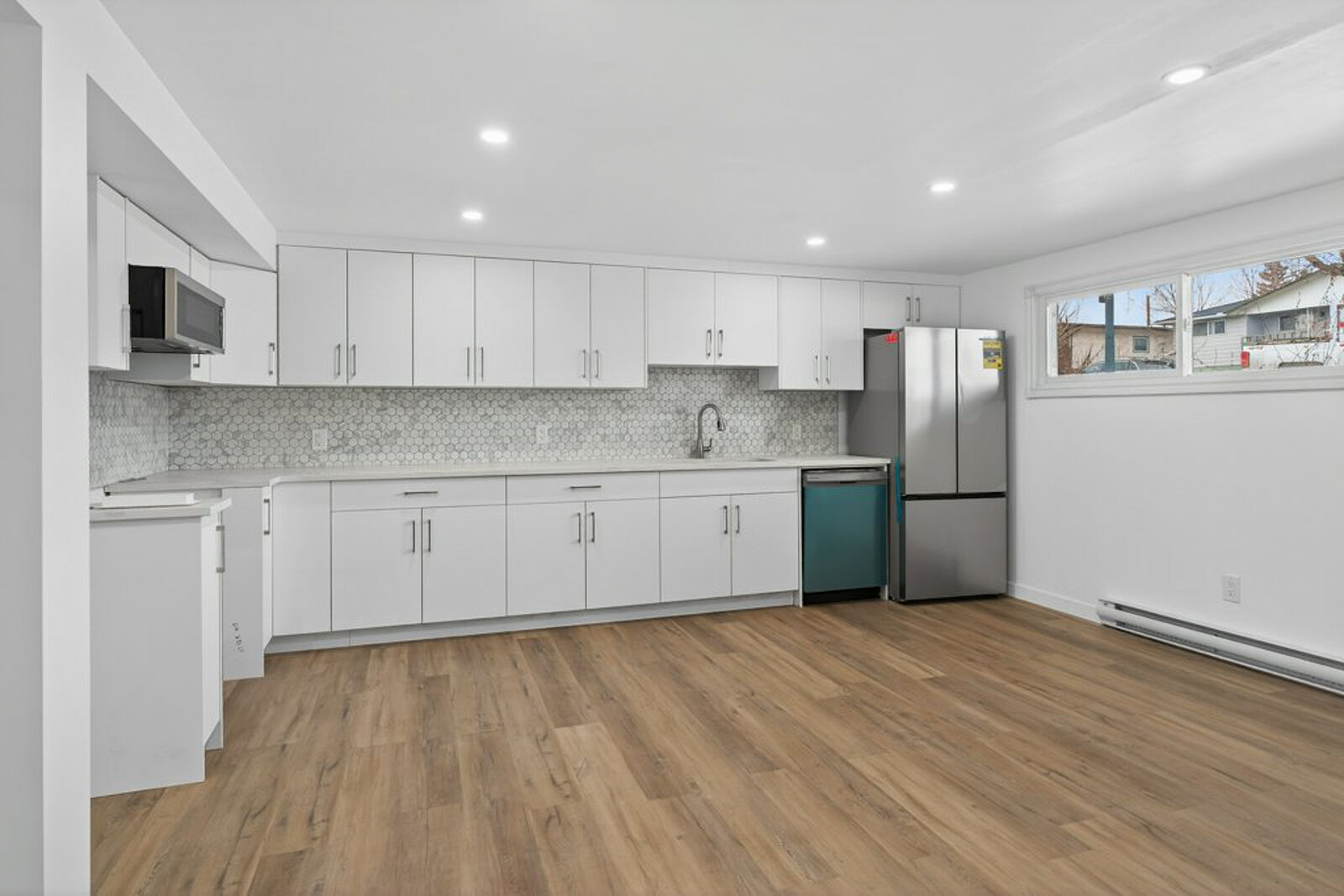 Calgary 2 bedrooms Fourplex for rent. Property photo: 746218-1