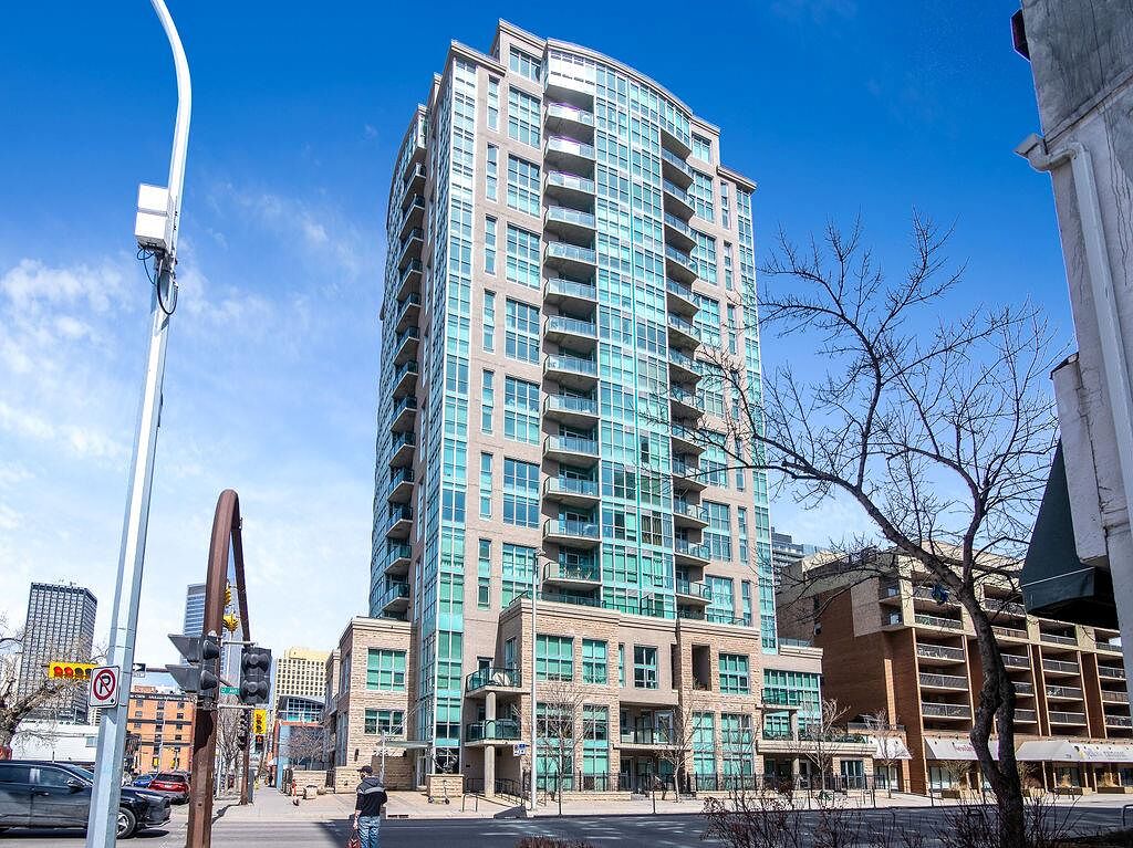 Calgary studio Condo Unit for rent. Property photo: 746223-1