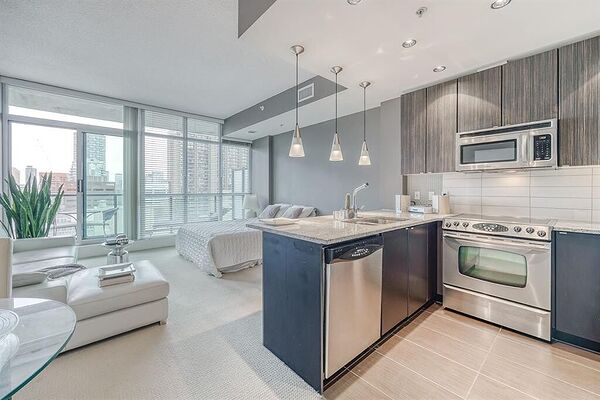 Calgary studio Condo Unit for rent. Property photo: 746223-2