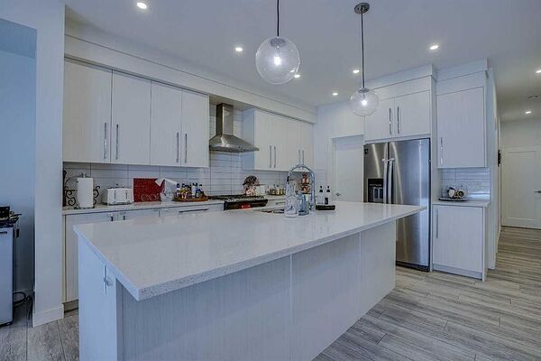 Calgary 3 + Den bedrooms Main Floor for rent. Property photo: 746255-2