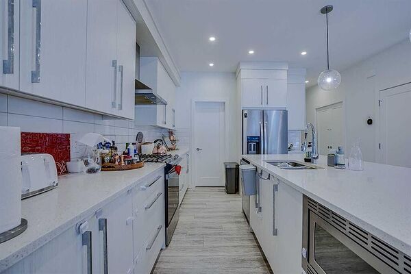 Calgary 3 + Den bedrooms Main Floor for rent. Property photo: 746255-3