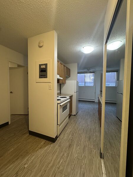 Calgary 2 bedrooms Condo Unit for rent. Property photo: 746268-3