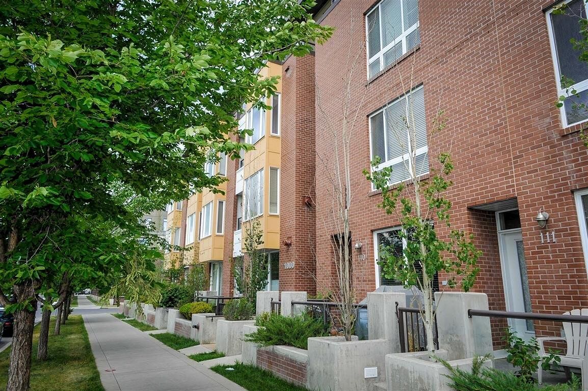 Calgary studio Condo Unit for rent. Property photo: 746325-1