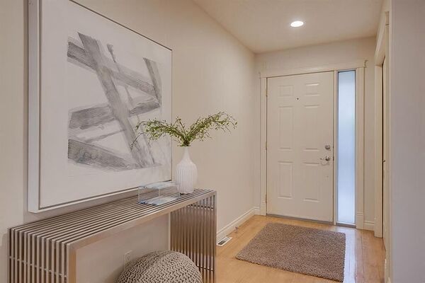 Calgary 4 + Den bedrooms Duplex for rent. Property photo: 746381-3