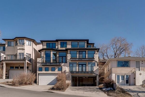 Calgary 4 + Den bedrooms Duplex for rent. Property photo: 746381-2
