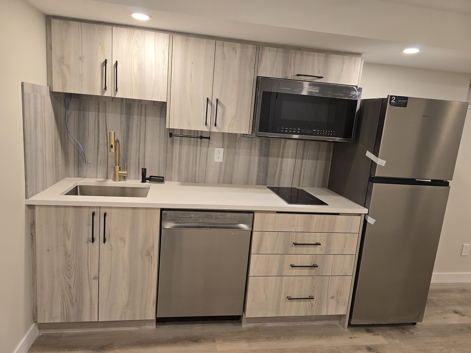 Calgary studio Basement for rent. Property photo: 746402-1
