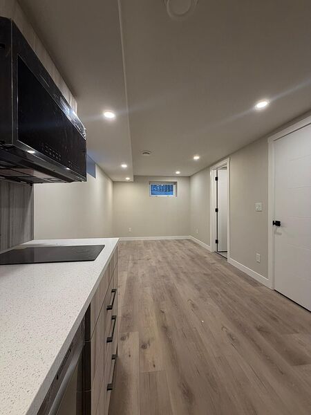 Calgary studio Basement for rent. Property photo: 746402-3
