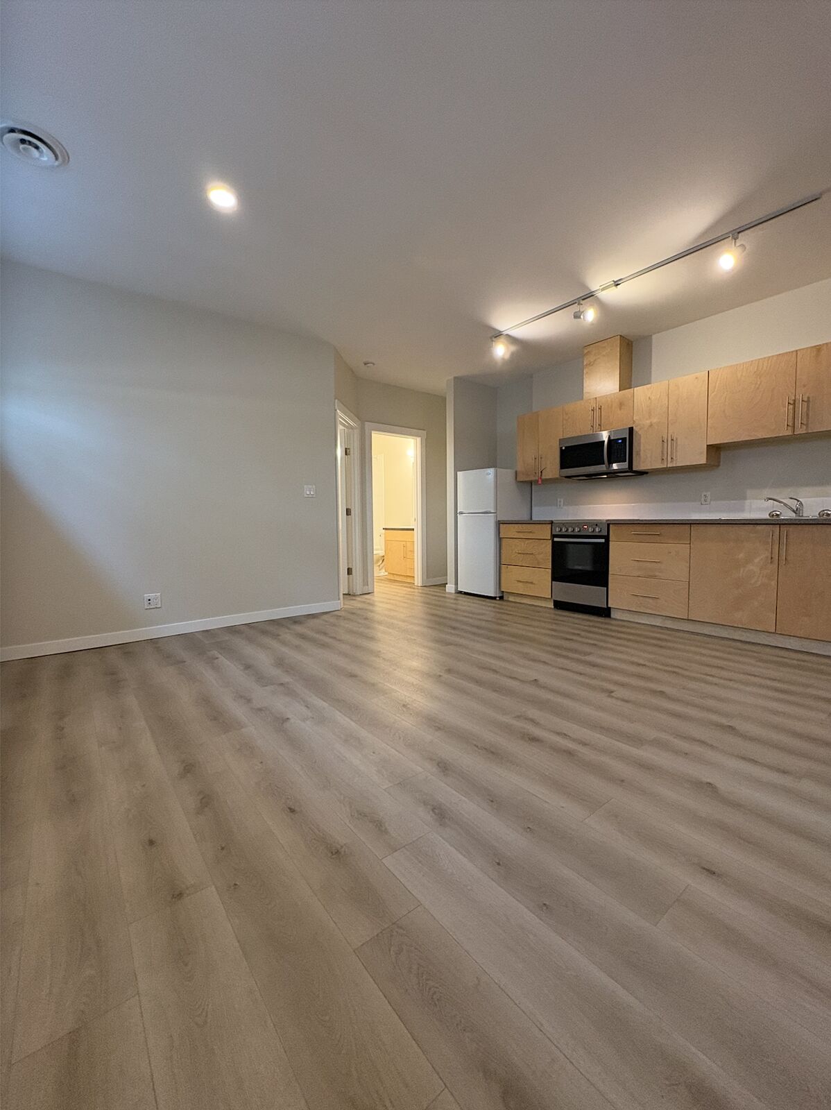 Calgary 2 bedrooms Condo Unit for rent. Property photo: 746453-1
