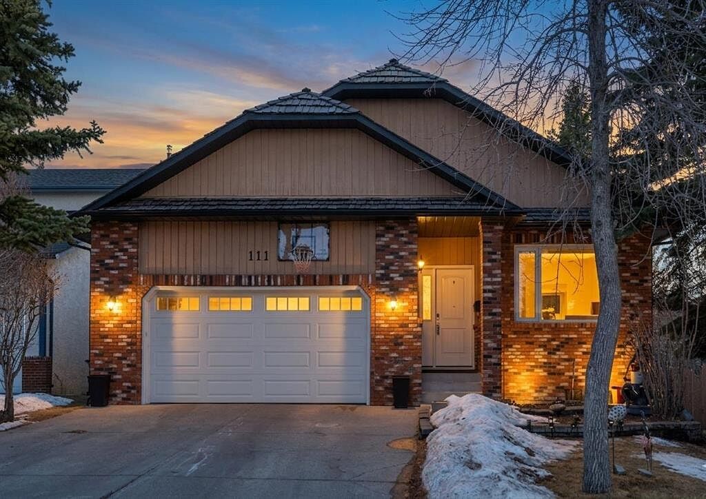 Calgary 6 bedrooms House for rent. Property photo: 746458-1