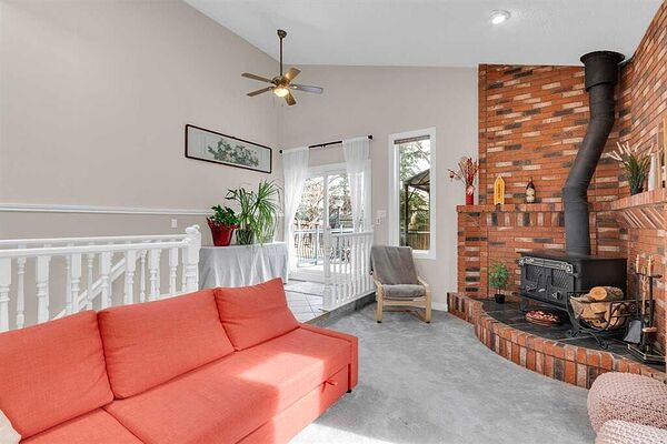 Calgary 6 bedrooms House for rent. Property photo: 746458-3