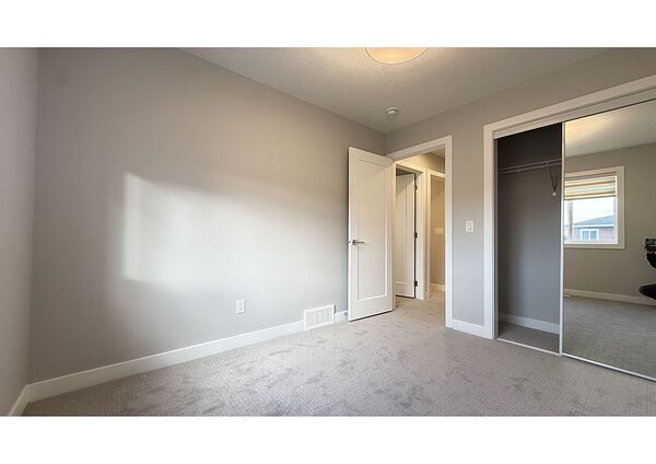 Calgary 4 + Den bedrooms House for rent. Property photo: 746460-2