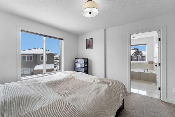Calgary 4 + Den bedrooms House for rent. Property photo: 746499-3