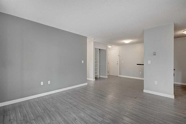 Calgary 2 bedrooms Condo Unit for rent. Property photo: 746524-2