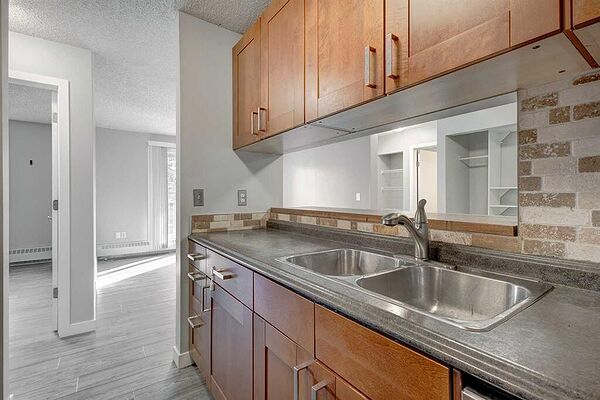 Calgary 2 bedrooms Condo Unit for rent. Property photo: 746524-3